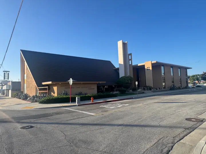 Street-level approach to the Norwalk Seventh-day Adventist Church campus